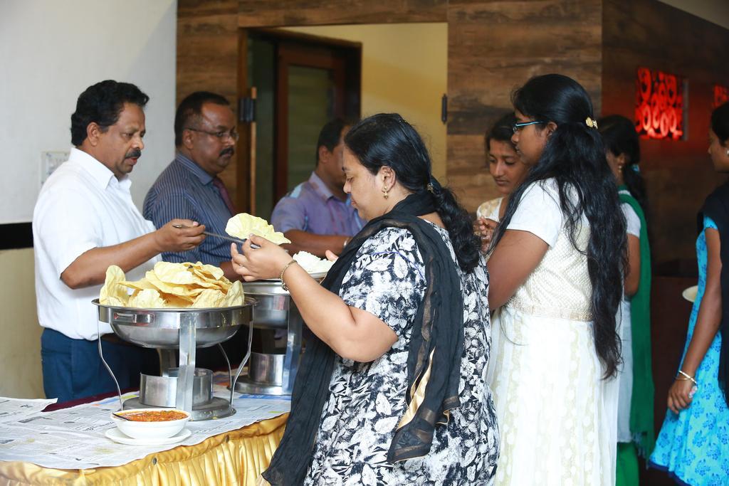 Qik Stay @ S.K. Continental Mysore Luaran gambar