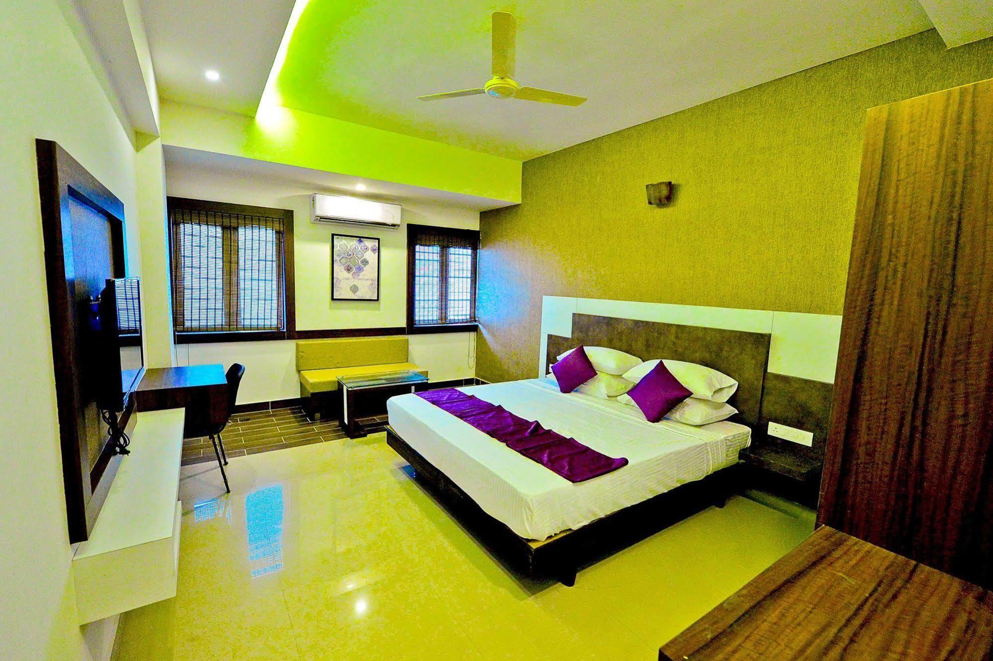 Qik Stay @ S.K. Continental Mysore Luaran gambar