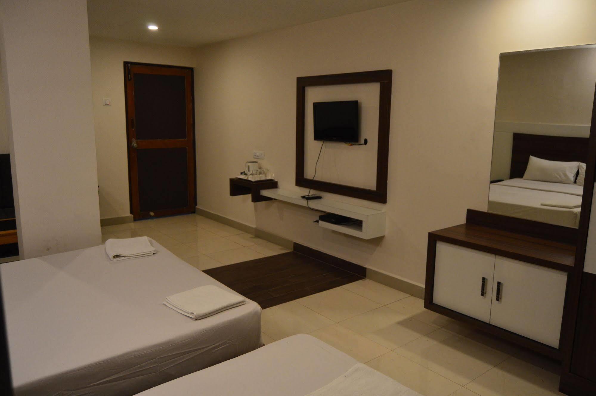 Qik Stay @ S.K. Continental Mysore Luaran gambar